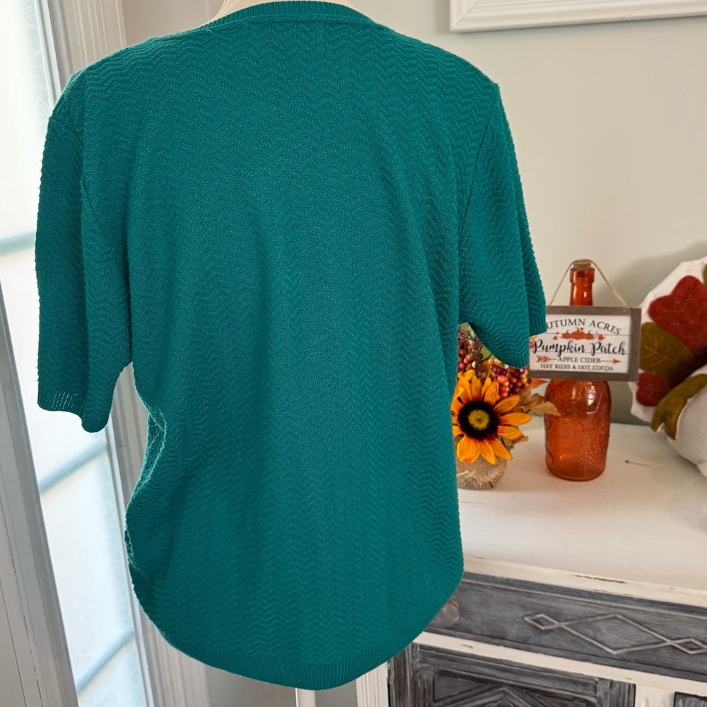 ✨ Pop of Color, Everyday Chic ✨
Alfred Dunner Teal Blouse – Size Medium - Picture 5 of 8